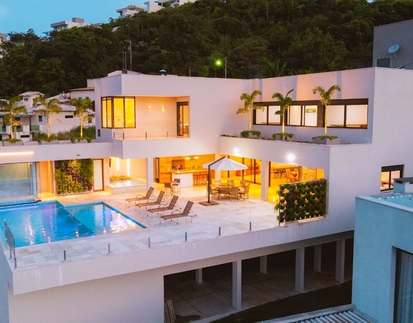 Casa Luxuosa Em Escarpas Do Lago P/ Até 30 Pessoas