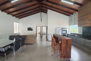 Linda Casa com 5 Suítes, Hidro, Piscina e Churrasqueira