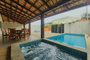 Linda Casa com 5 Suítes, Hidro, Piscina e Churrasqueira