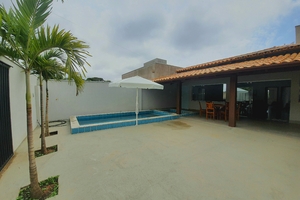 Linda Casa com 5 Suítes, Hidro, Piscina e Churrasqueira