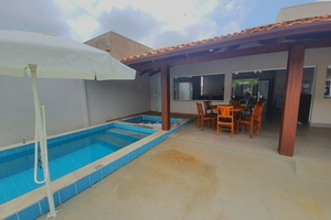 Linda Casa com 5 Suítes, Hidro, Piscina e Churrasqueira