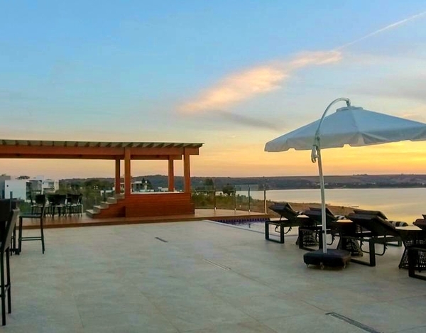 Casa em Marina no Brisas do Lago com 10 Suítes