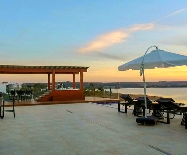 Casa em Marina no Brisas do Lago com 10 Suítes