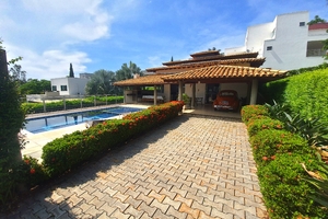 Linda Casa em Escarpas do Lago com 4 Suítes e Churrasqueira