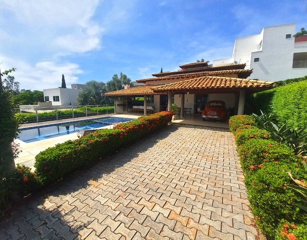 Linda Casa em Escarpas do Lago com 4 Suítes e Churrasqueira