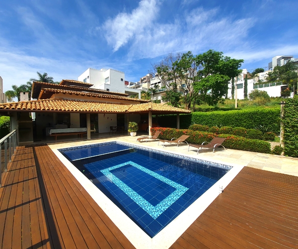 Linda Casa em Escarpas do Lago com 4 Suítes e Churrasqueira