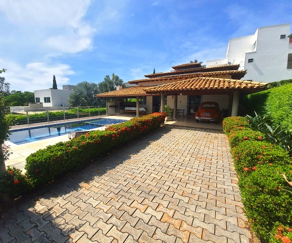 Linda Casa em Escarpas do Lago com 4 Suítes e Churrasqueira