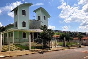 Casa Bem-Localizada no Centro de Capitólio com Wi-Fi e Churrasqueira