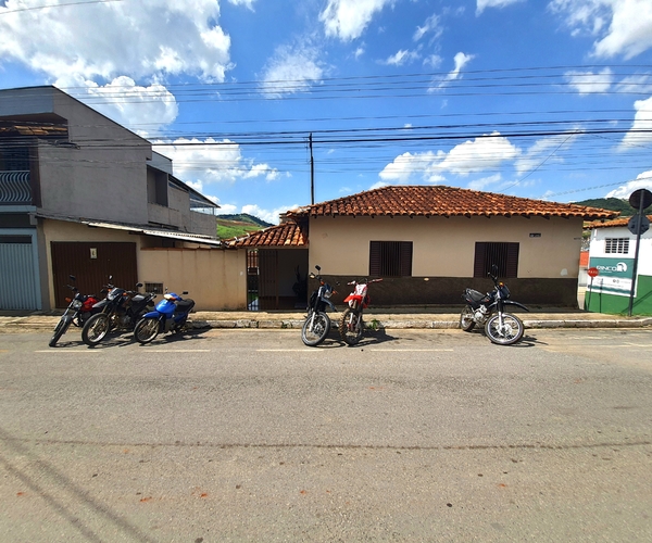 Casa Bem-Localizada no Centro de Capitólio com Wi-Fi e Churrasqueira