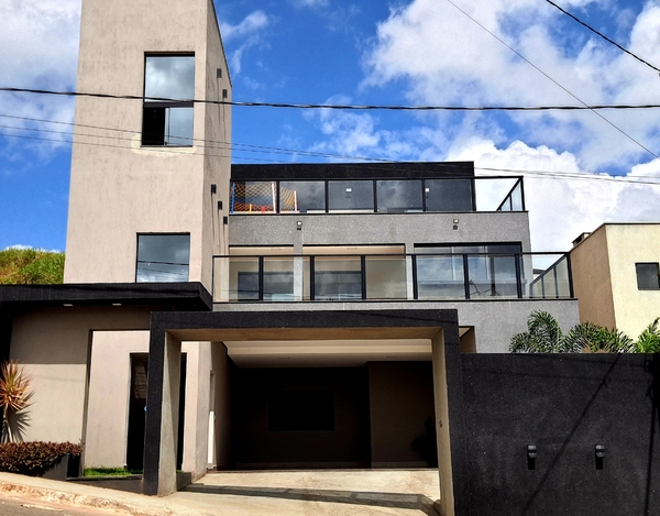 Casa Moderna e Completa em Bairro Privilegiado