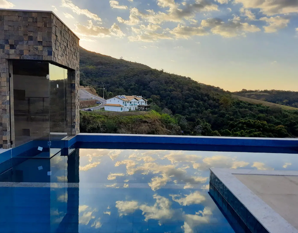 Linda Casa em Escarpas do Lago com 7 Suítes, Hidro e Sauna