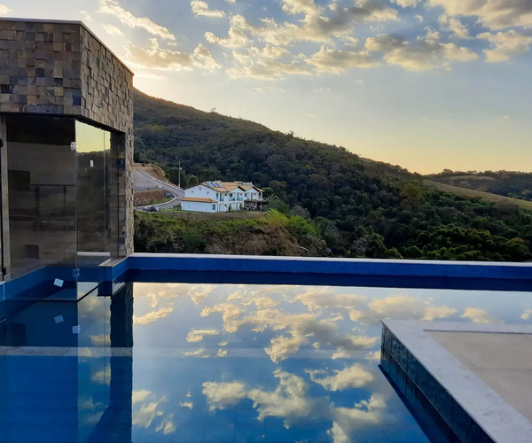 Linda Casa em Escarpas do Lago com 7 Suítes, Hidro e Sauna