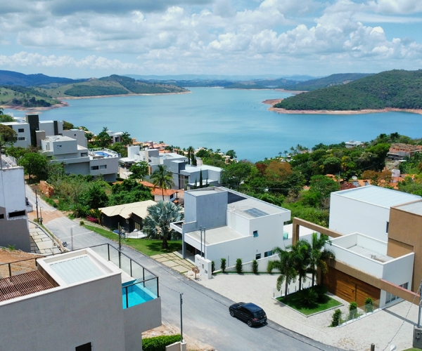 Casa Luxuosa em Escarpas do Lago com Vista Incrível do Lago de Furnas