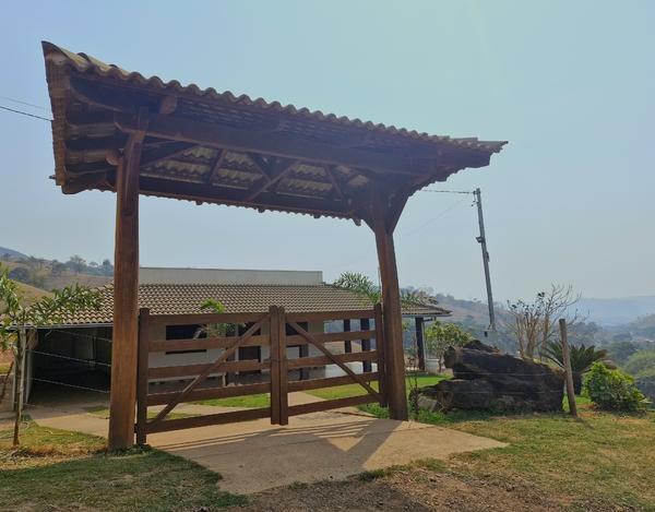 Rancho Próx. Ao Centro c/ Piscina e Churrasqueira