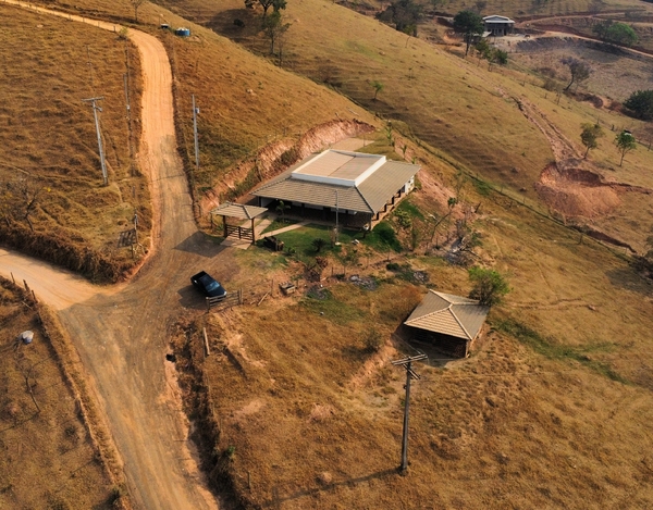 Rancho Próx. Ao Centro c/ Piscina e Churrasqueira