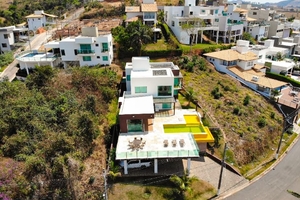 'Yellow Submarine' Casa Única em Escarpas do Lago c/ 5 Suítes