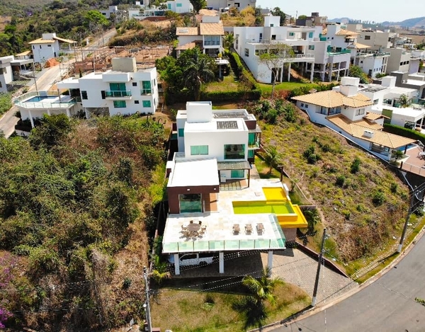 'Yellow Submarine' Casa Única em Escarpas do Lago c/ 5 Suítes