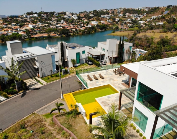 'Yellow Submarine' Casa Única em Escarpas do Lago c/ 5 Suítes