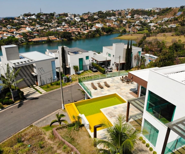 'Yellow Submarine' Casa Única em Escarpas do Lago c/ 5 Suítes