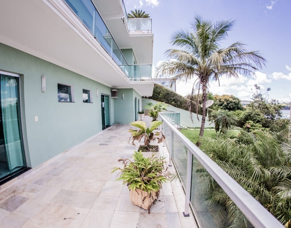 Casa em Escarpas com 10 Suítes e Linda vista pro Lago de Furnas