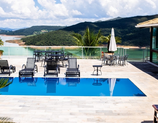 Casa em Escarpas com 10 Suítes e Linda vista pro Lago de Furnas