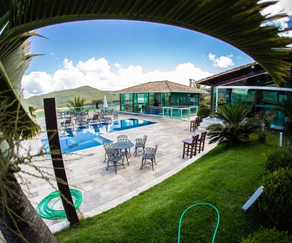 Casa em Escarpas com 10 Suítes e Linda vista pro Lago de Furnas